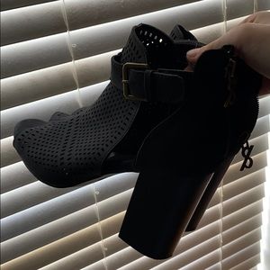 parker & sky black heels